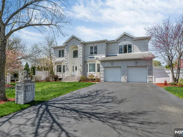 177 Lawson Pl, Paramus, NJ 07652