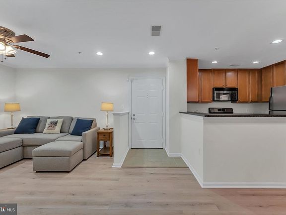 5th image of 1516 N Point Dr APT 1