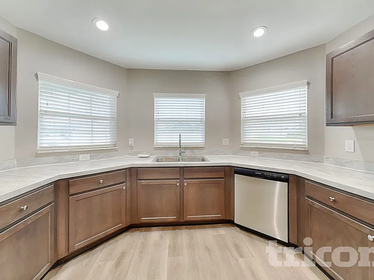 6046 Eagle Pointe Dr — Photo 6