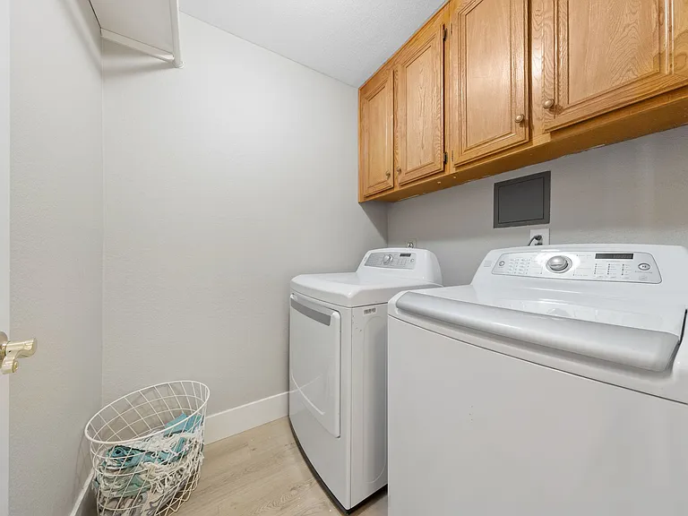 9741 Great Bend Dr — Photo 4