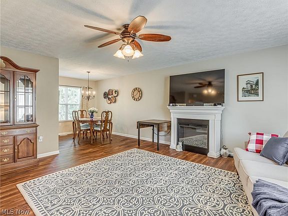 4th image of 576 Parkside Ln #46