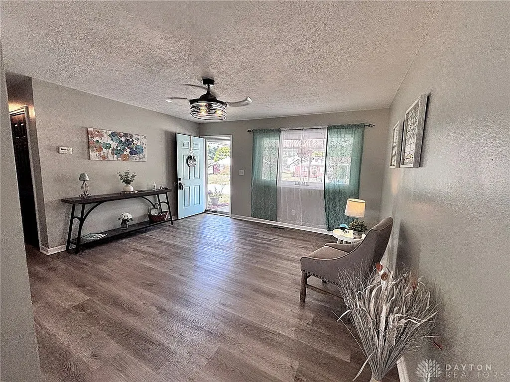 3 bed, 936 sqft, $1,800 — Photo 3
