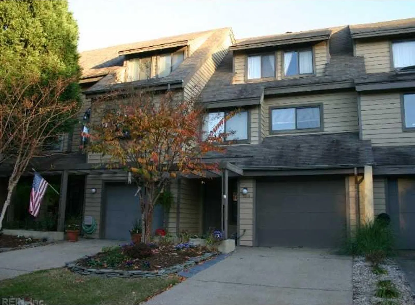 Spacious 3-bedroom, 3.5-bath home available in Aeries on the Bay offers a desirable first-floor p... — Photo 1