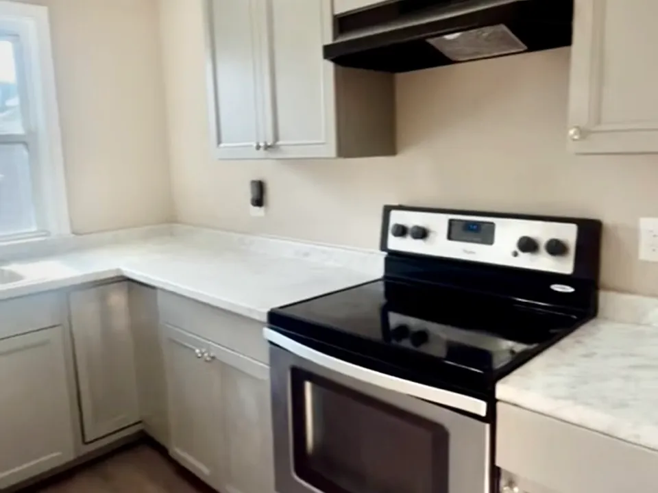 94 Chatham St #1