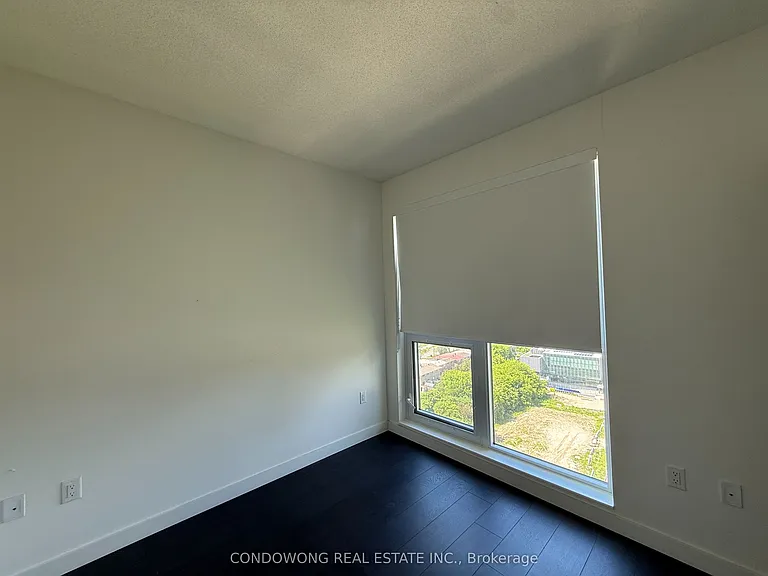 25 McMahon Dr #1807 — Photo 8