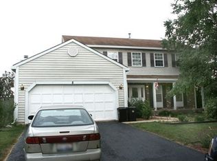8 Pembroke Cir, Streamwood, IL