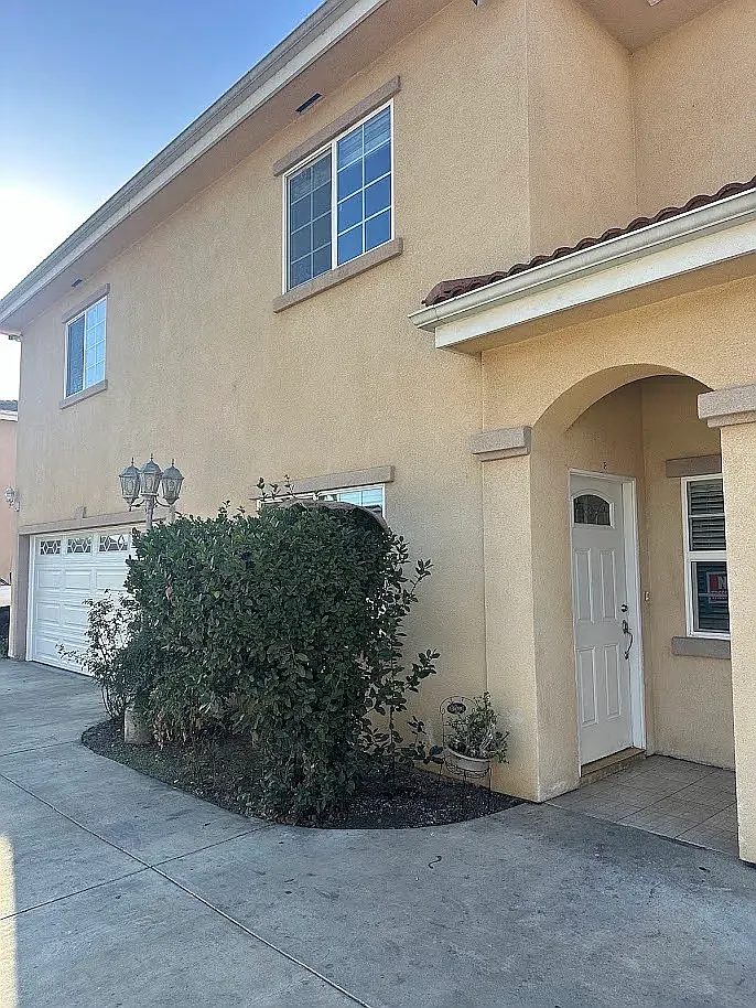 3 bed, 2.5 bath, 1725 sqft, $3,000 — Photo 1