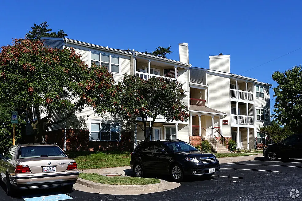 Orchard Club Apartments — Photo 3