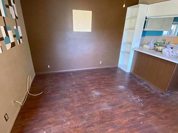 3rd image of 328 N Ojai St