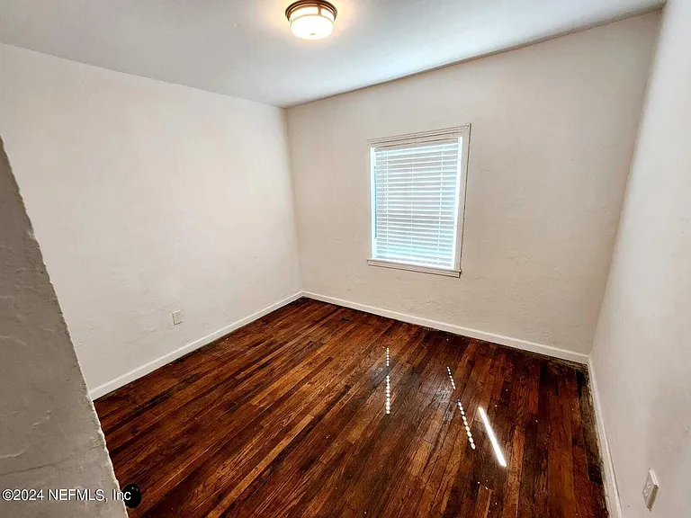 1823 E 25th St — Photo 18