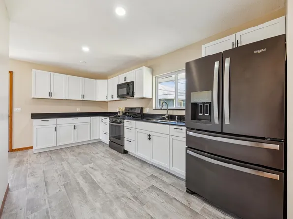 1378 Skywood Ln NE, Fridley, MN 55421