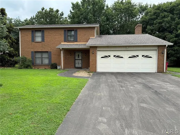 217 Foust Dr, Sikeston, MO 63801