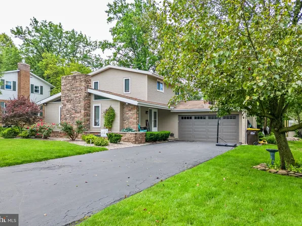 5098 Hampshire Rd, Center Valley, PA 18034