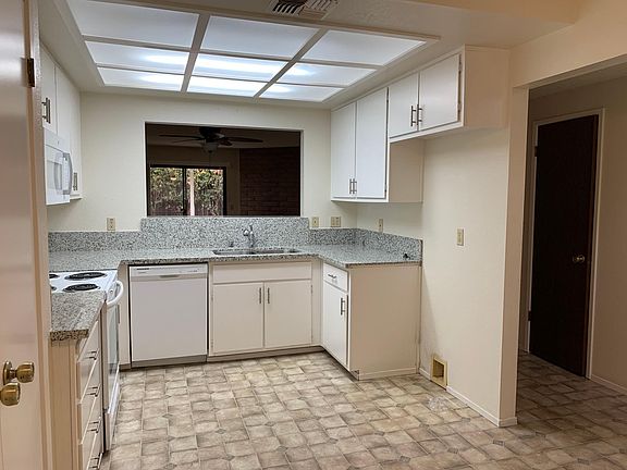 4th image of 1611 Kit Carson Way #A