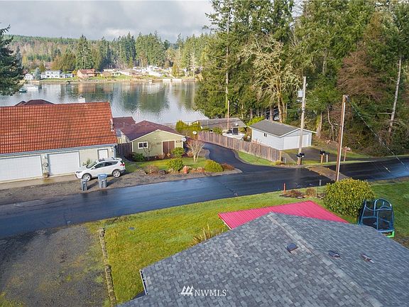 4th image of 341 E Treasure Island Dr
