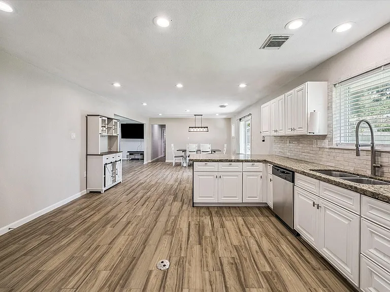 405 N Fulton St — Photo 19
