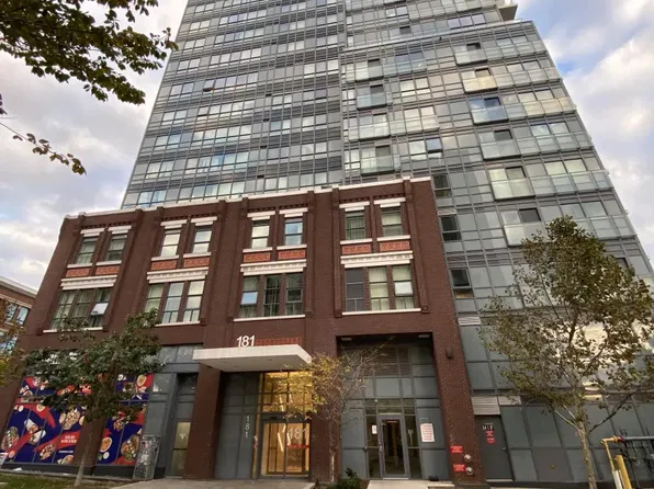 181 Huron St #1307, Toronto, ON M5T 0C1