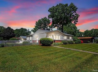 5266 Walker St, Wayne, MI 48184