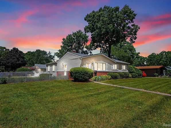 5266 Walker St, Wayne, MI 48184