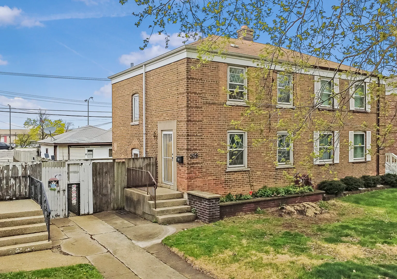 3 bed, 988 sqft, $2,400 — Photo 1