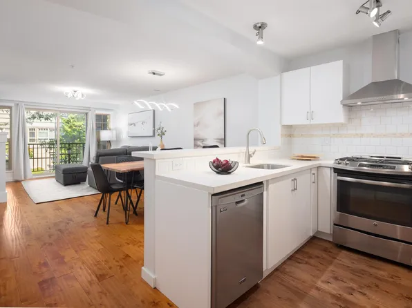 2958 Silver Springs Blvd #301, Coquitlam, BC V3E 3R9