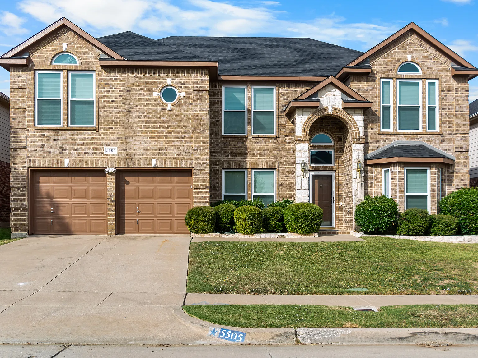 5 bed, 3.5 bath, 4140 sqft, $3,800 — Photo 1