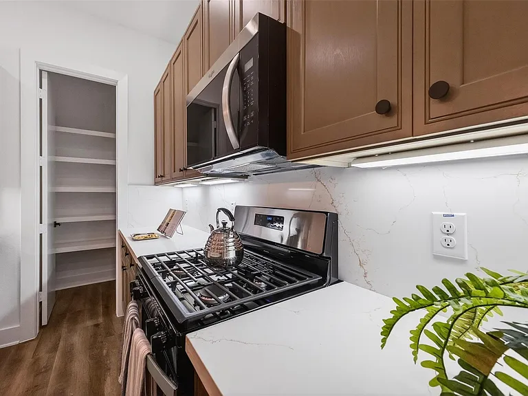 3003A Delano St — Photo 26