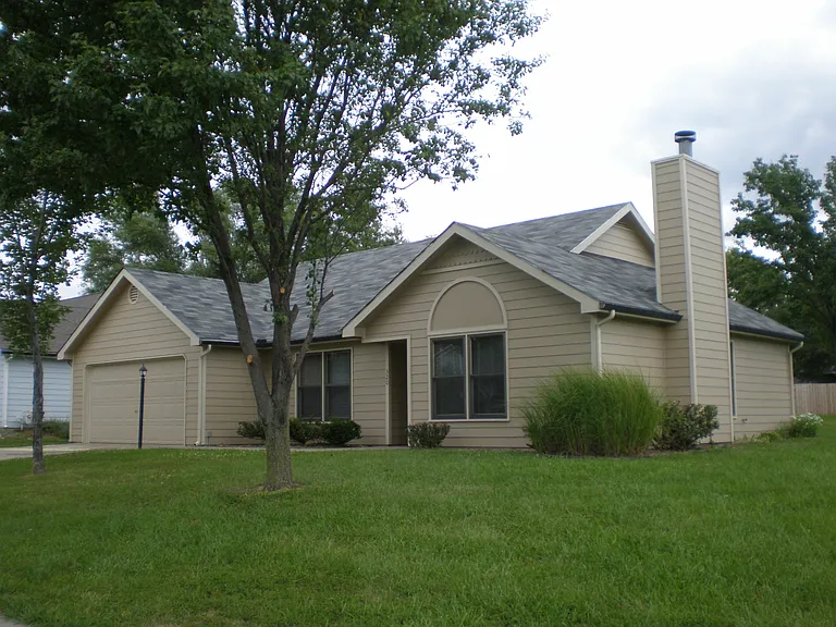 320 Eldridge Ln — Photo 1