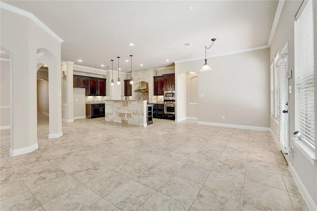 4 bed, 3.5 bath, 2805 sqft, $2,700 — Photo 3