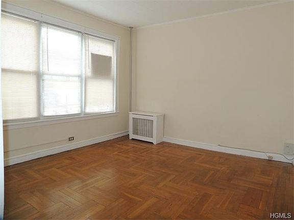 3rd image of 2861 Lawton Ave
