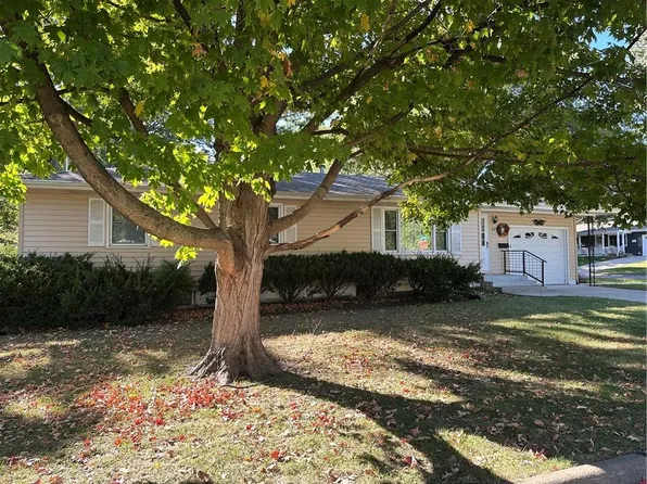 920 W Cooper St, Maryville, MO 64468