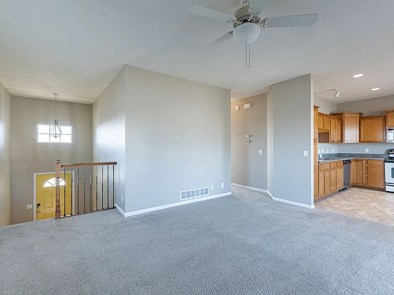 19160 Drexel Cir — Photo 5