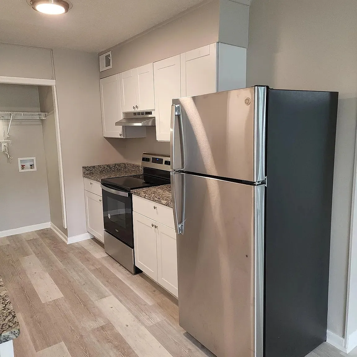 jpg - 211 Kirkland Pl