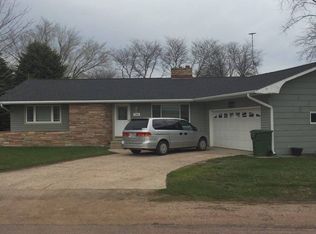 704 E 7th St, Freeman, SD 57029