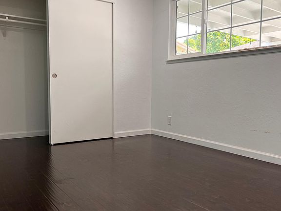 4th image of 2441 Poplar Dr