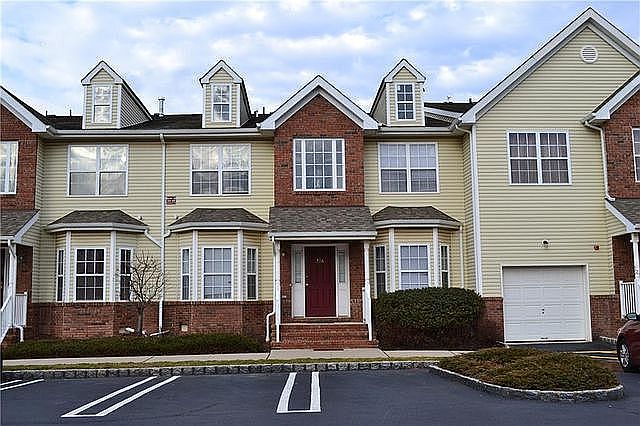 Street view - ample parking
