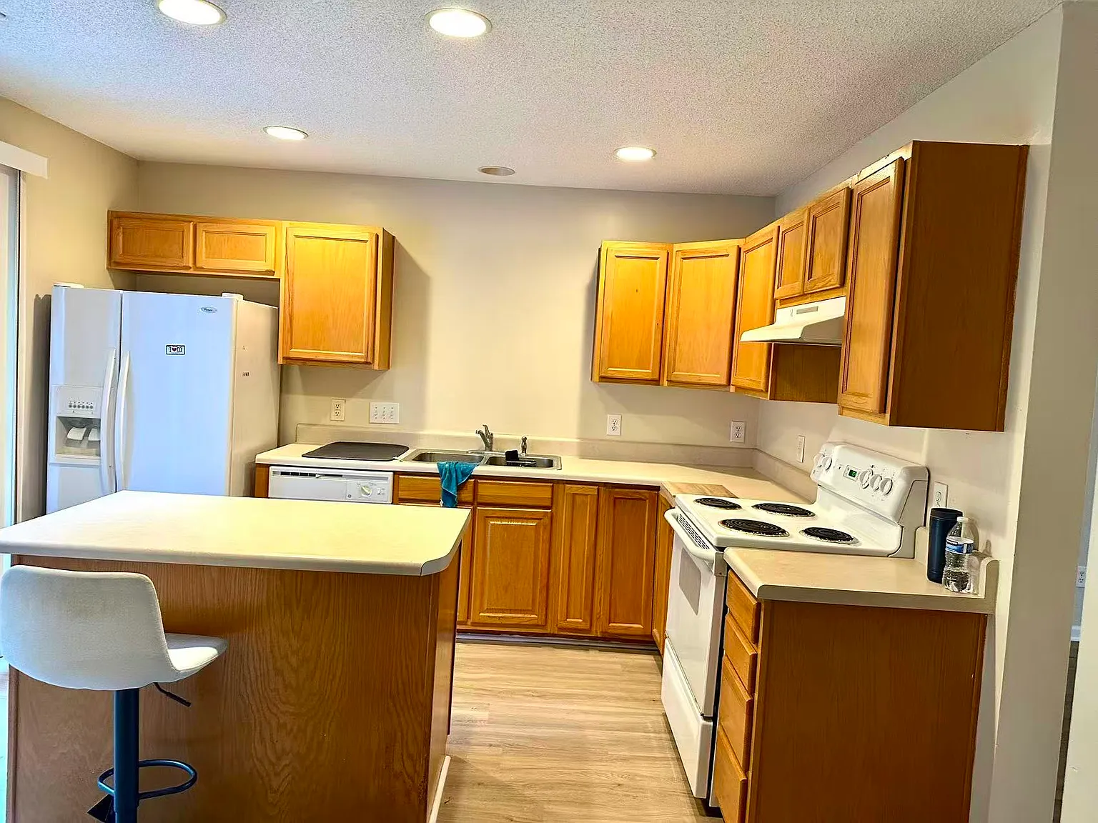 3 bed, 2.5 bath, 1300 sqft, $1,775 — Photo 4