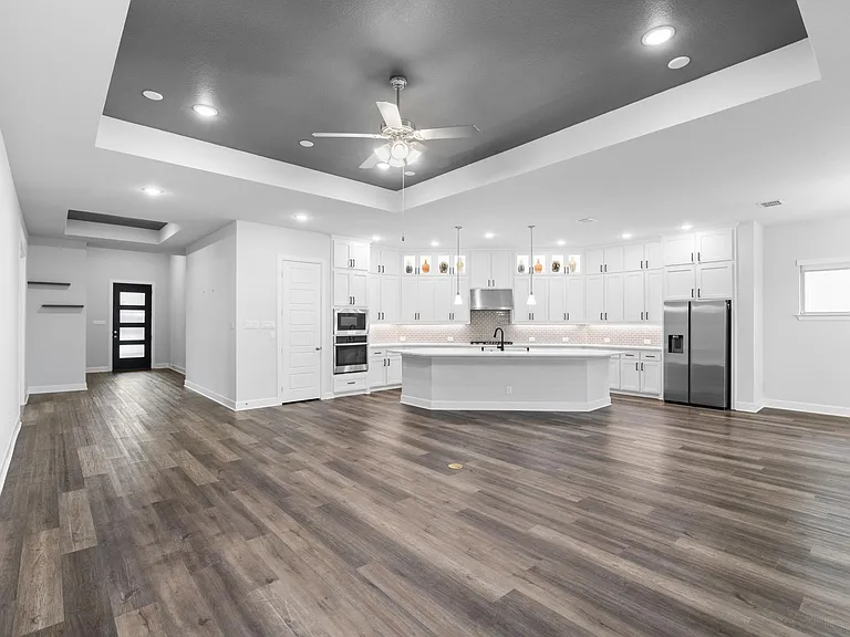 500 Samaritan Dr — Photo 10