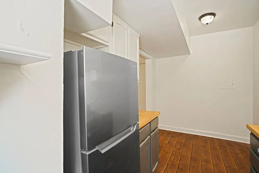A Spacious Glover Park One-Bedroom with Room to Breathe — Photo 4