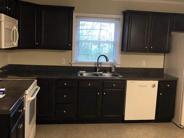 1505 Hopkins Dr — Photo 6
