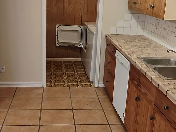 2nd image of 1126 W Heather Dr