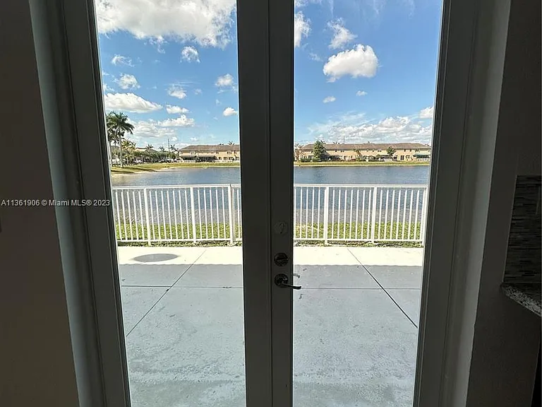 15315 SW 9th Way — Photo 11