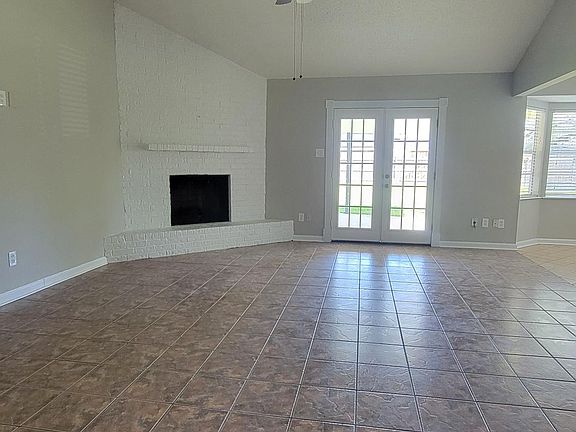 Huge Livingroom Vaulted Ceilings
Wood Burning Fireplace