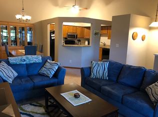 61154 Greenwood Dr, South Lyon, MI
