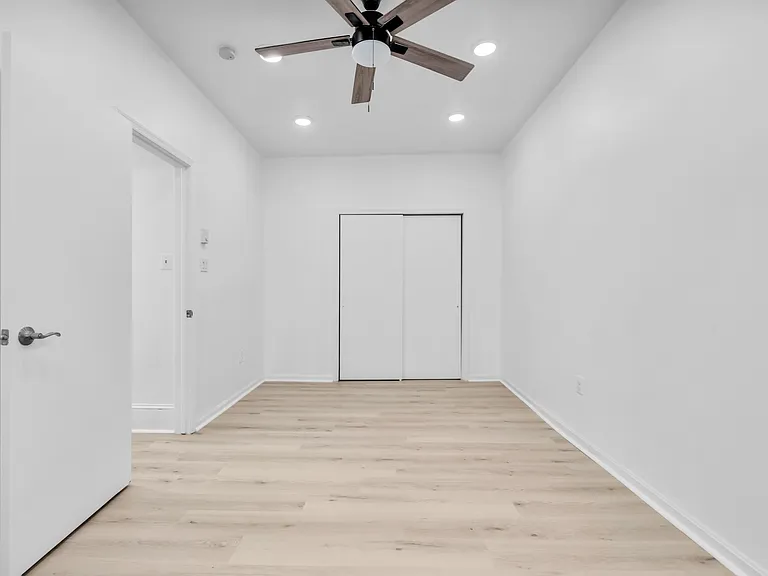 142 S 6th St #1 — Photo 17