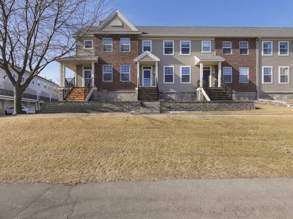 11327 Fergus St NE Unit B, Blaine, MN 55449