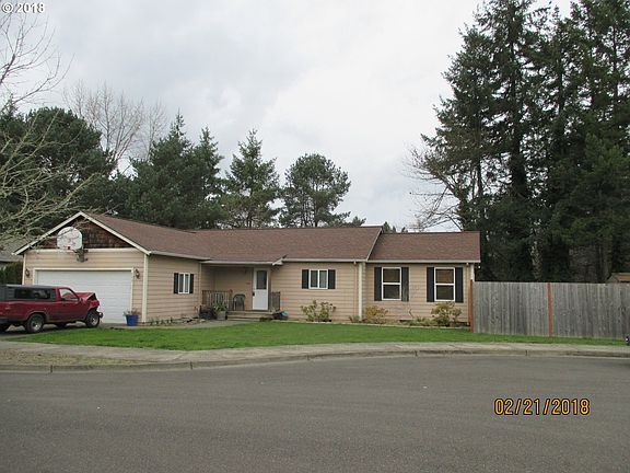 2nd image of 843 SE Roberts Ct