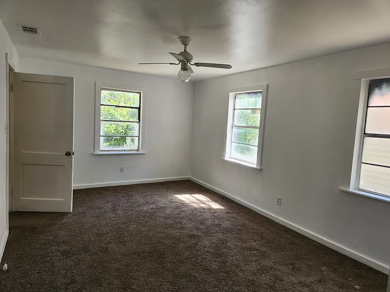 Back Bedroom (2)