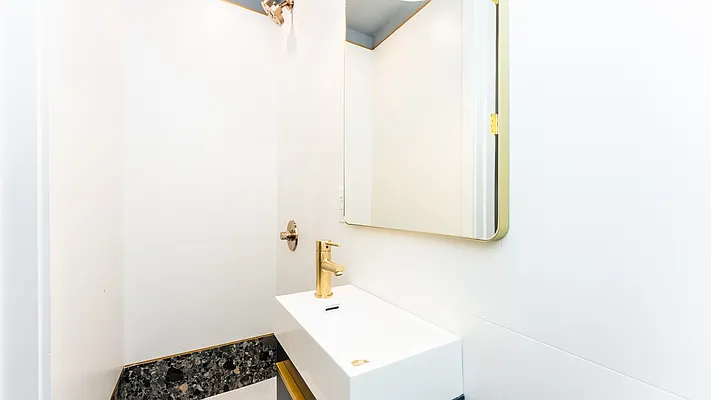 Rented by Nooklyn NYC LLC | media 18