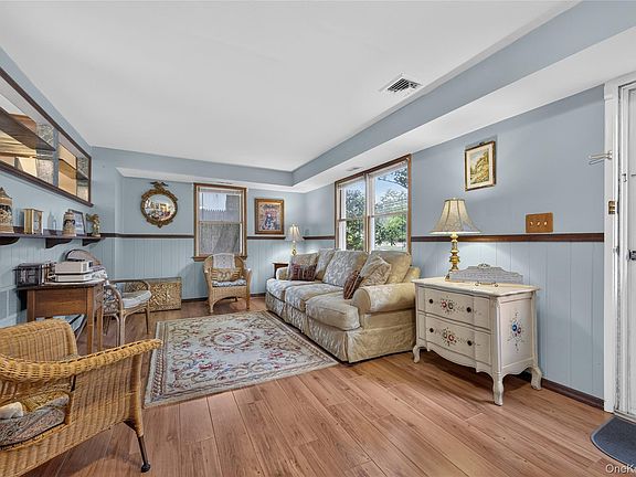 3rd image of 190 Oakwood Road